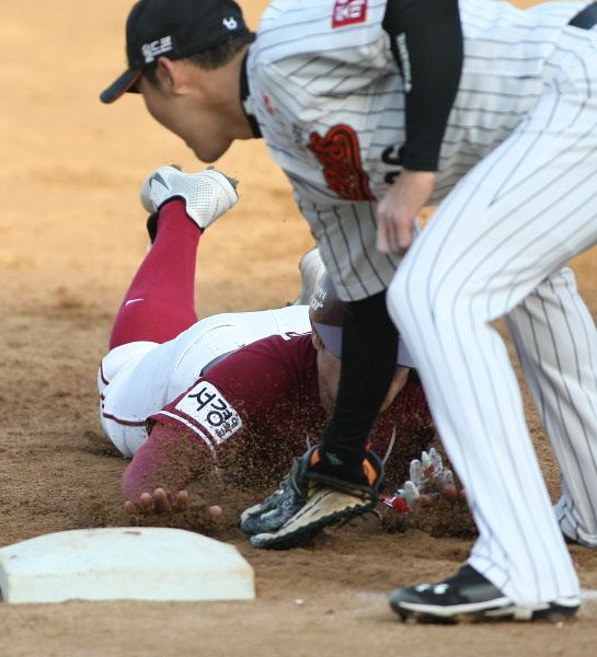 견제사당하는 장면